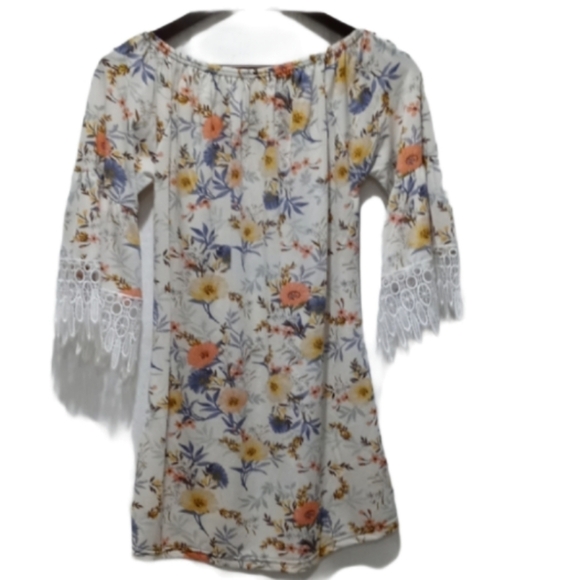 Unbranded top floral blouse measures 19 in across - Picture 1 of 6